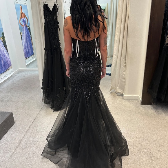 Prom dresses - Picture 2 of 4